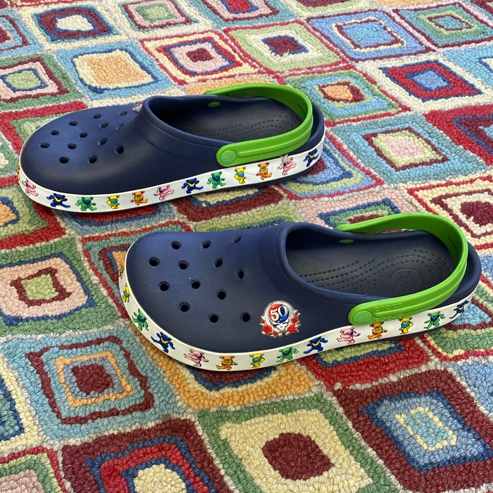 New without tags Grateful Dead 50th anniversary Crocs